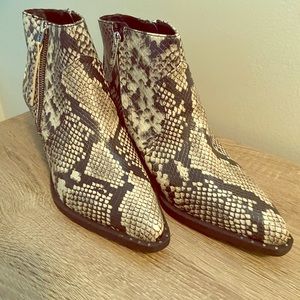 New Sam Edelman whistler boots snakeskin booties